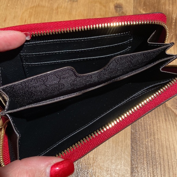 NWOT Michael Kors Essential zip Wallet Wristlet red & white leather - Picture 7 of 14